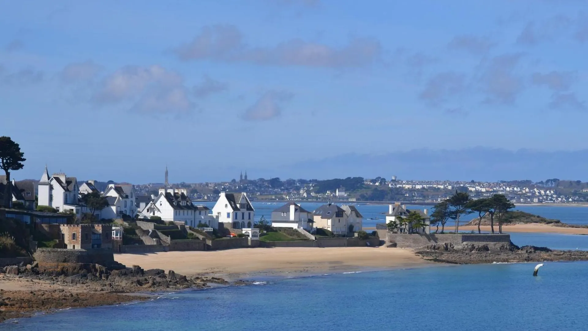 קאראנטק Beautiful Holiday Home In The Bay Of Morlaix צרפת