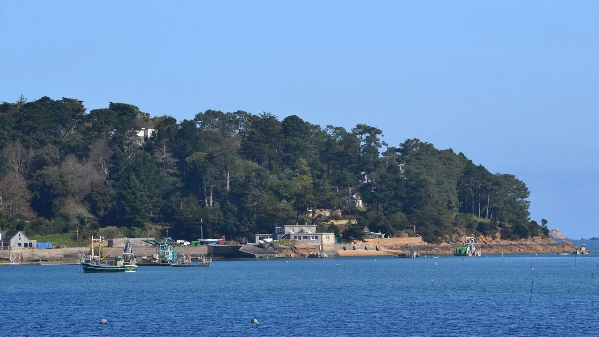 קאראנטק Beautiful Holiday Home In The Bay Of Morlaix 0*,  צרפת